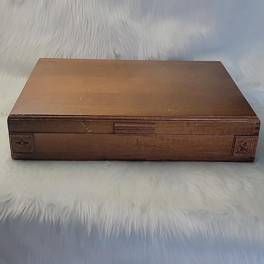 1881 ROGERS ONEIDA‎ LTD. VTG Colchester Pattern Silver Plated Silverware Box Set